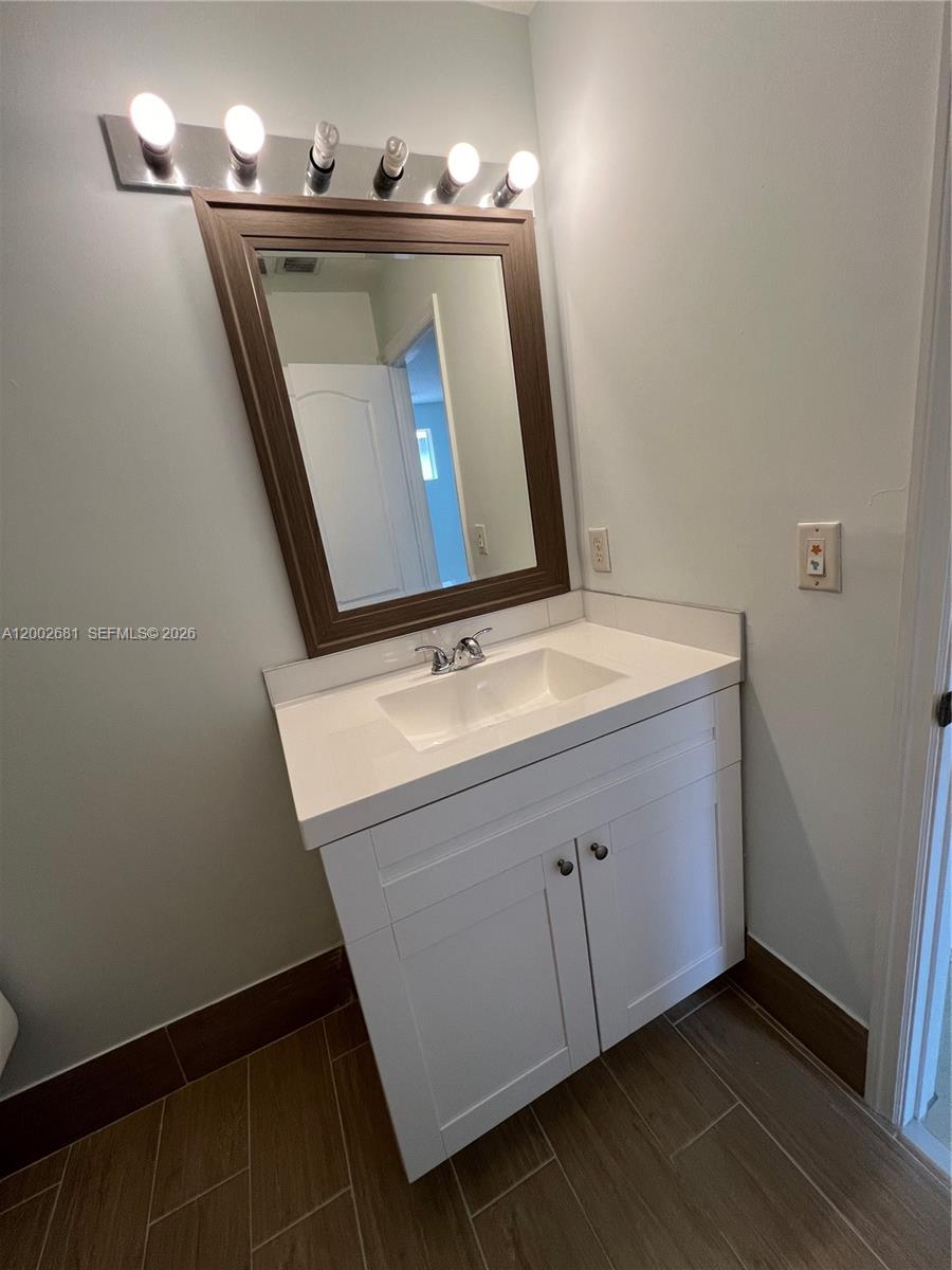 COURTYARDS FOUR CONDO - Residential