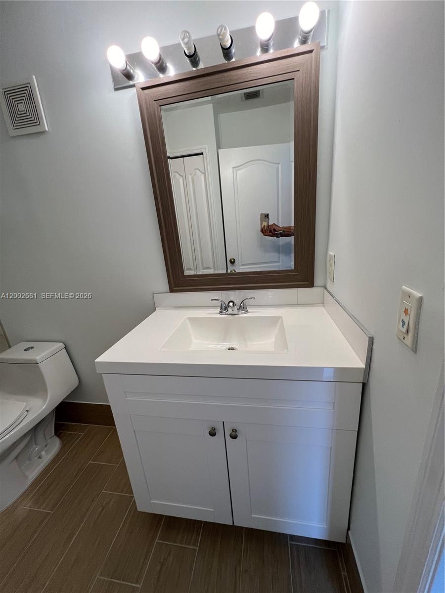 COURTYARDS FOUR CONDO - Residential