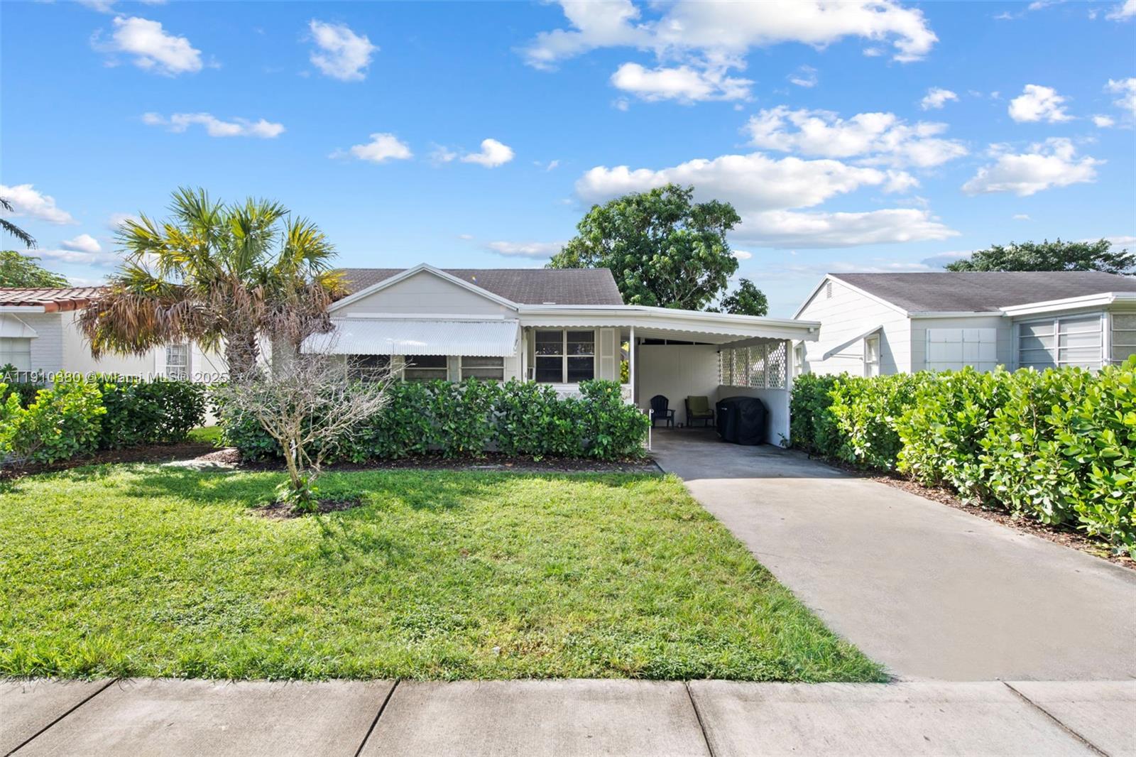 HOLLYWOOD PARK - Residential