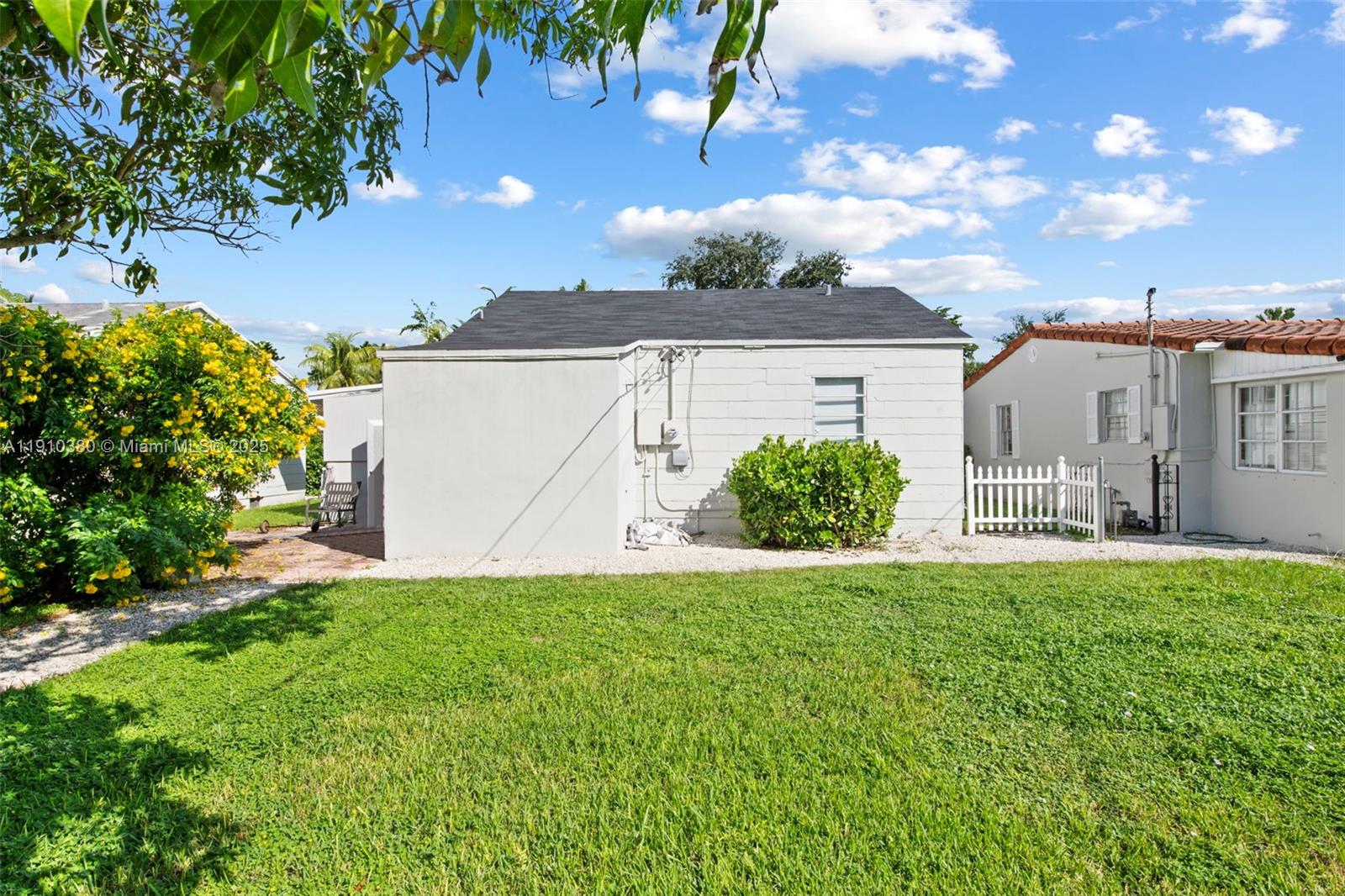 HOLLYWOOD PARK - Residential