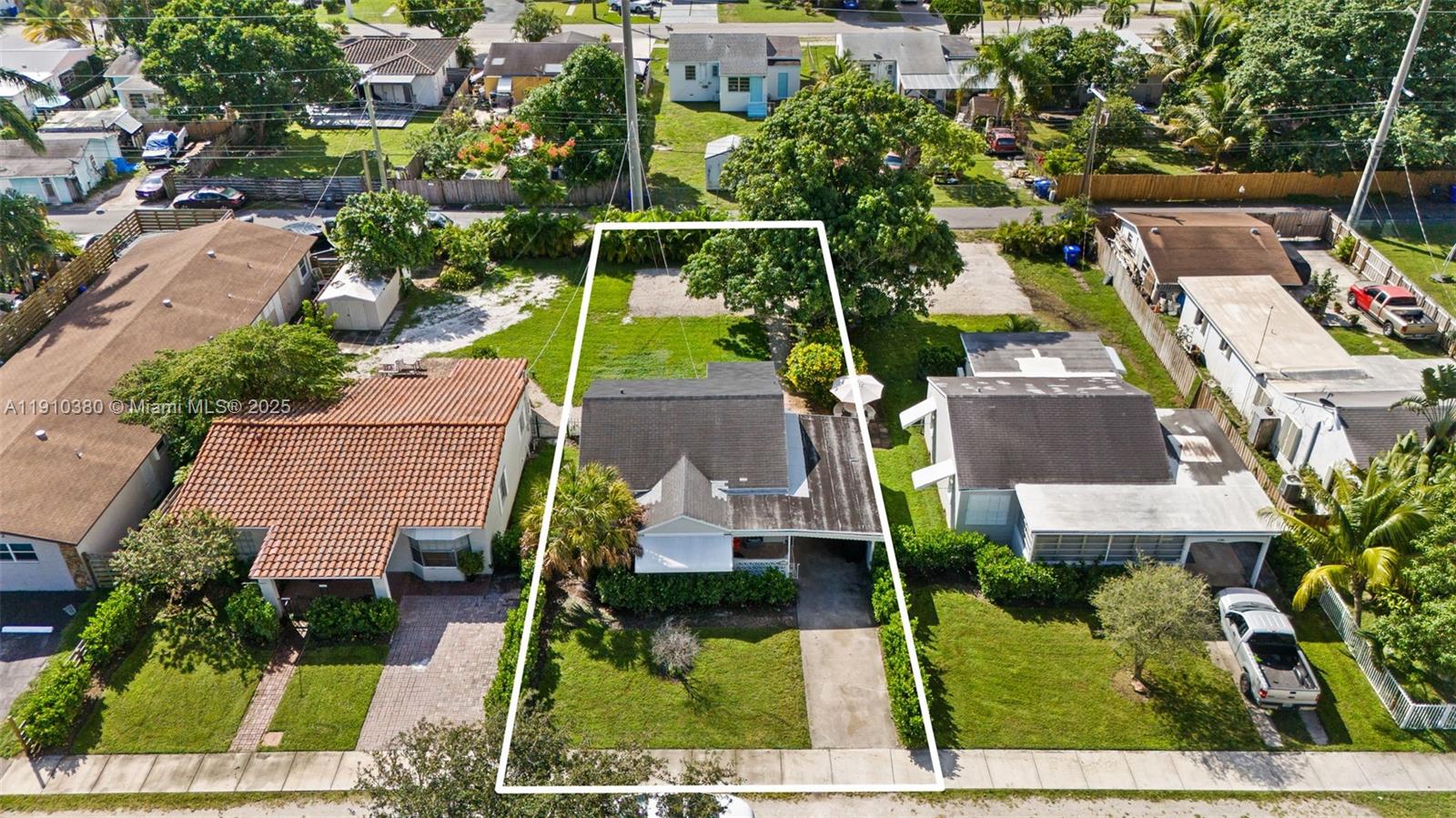 HOLLYWOOD PARK - Residential