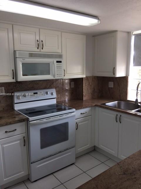 Huge spacious unit for rent. Prime Location!! in the roads next to coconutgrove, brickell, and coral gables.