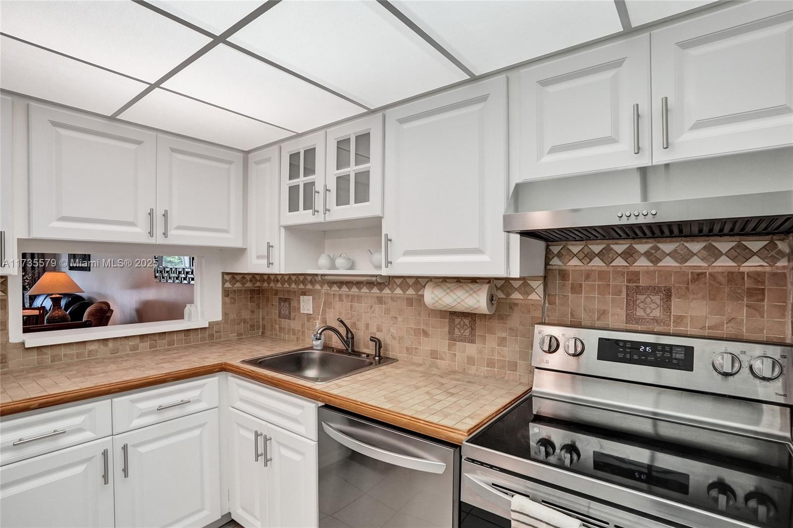 HILLCREST CONDO NO 5 - Residential