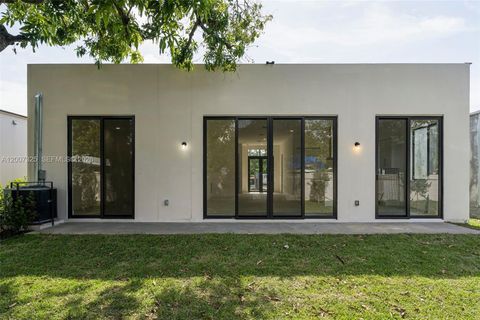 Tiny photo for 1515 SW 40th Ter, Fort Lauderdale, FL 33317 (MLS # A12007325)