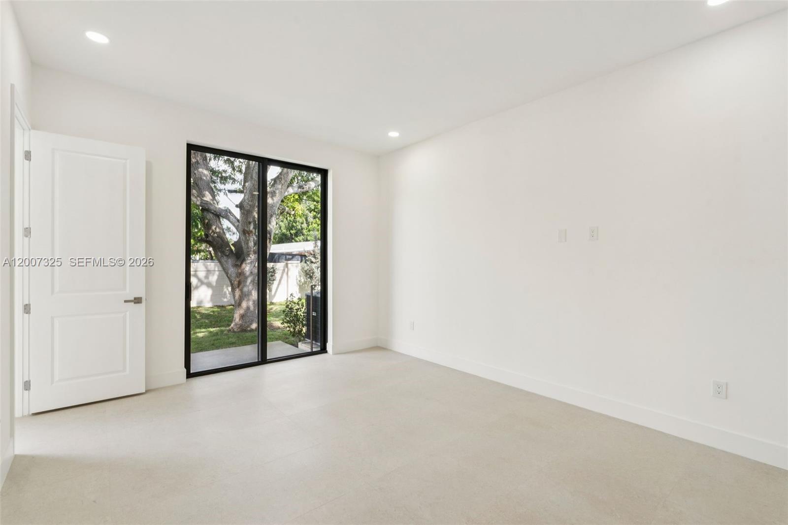 COLLIER GROVES - Residential