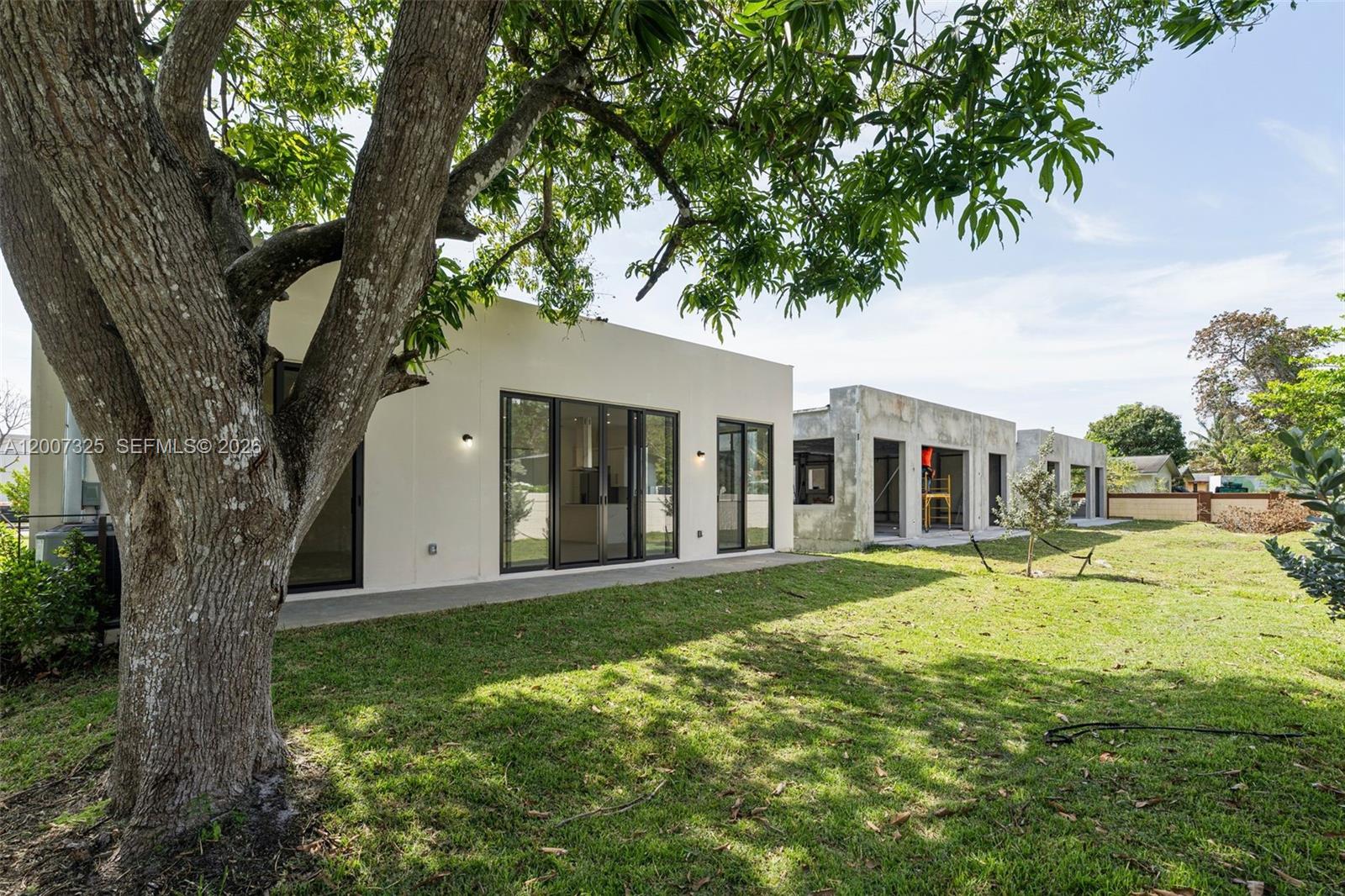 COLLIER GROVES - Residential