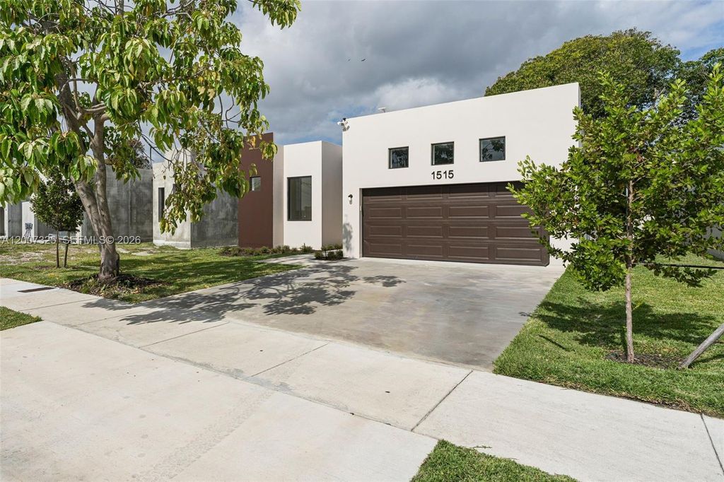 Photo of 1515 SW 40th Ter, Fort Lauderdale, FL 33317 (MLS # A12007325)