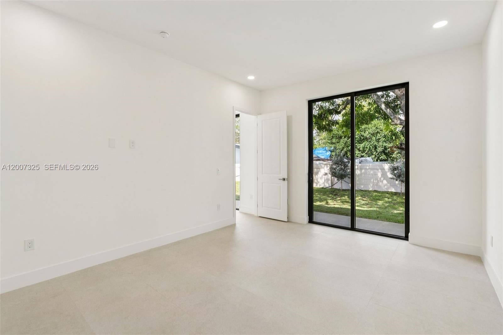 COLLIER GROVES - Residential