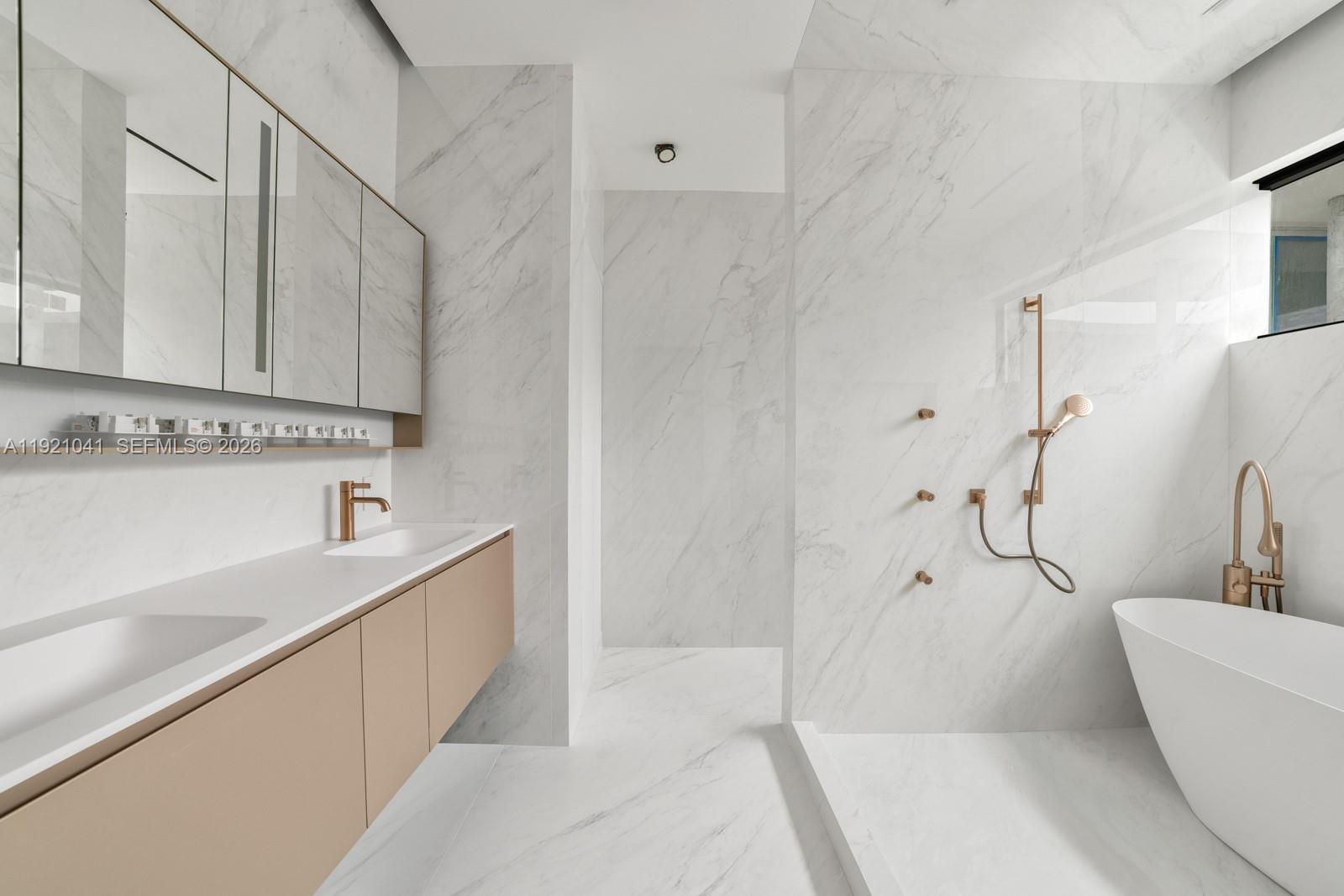 SUNSET ISLANDS-ISLAND NO - Residential