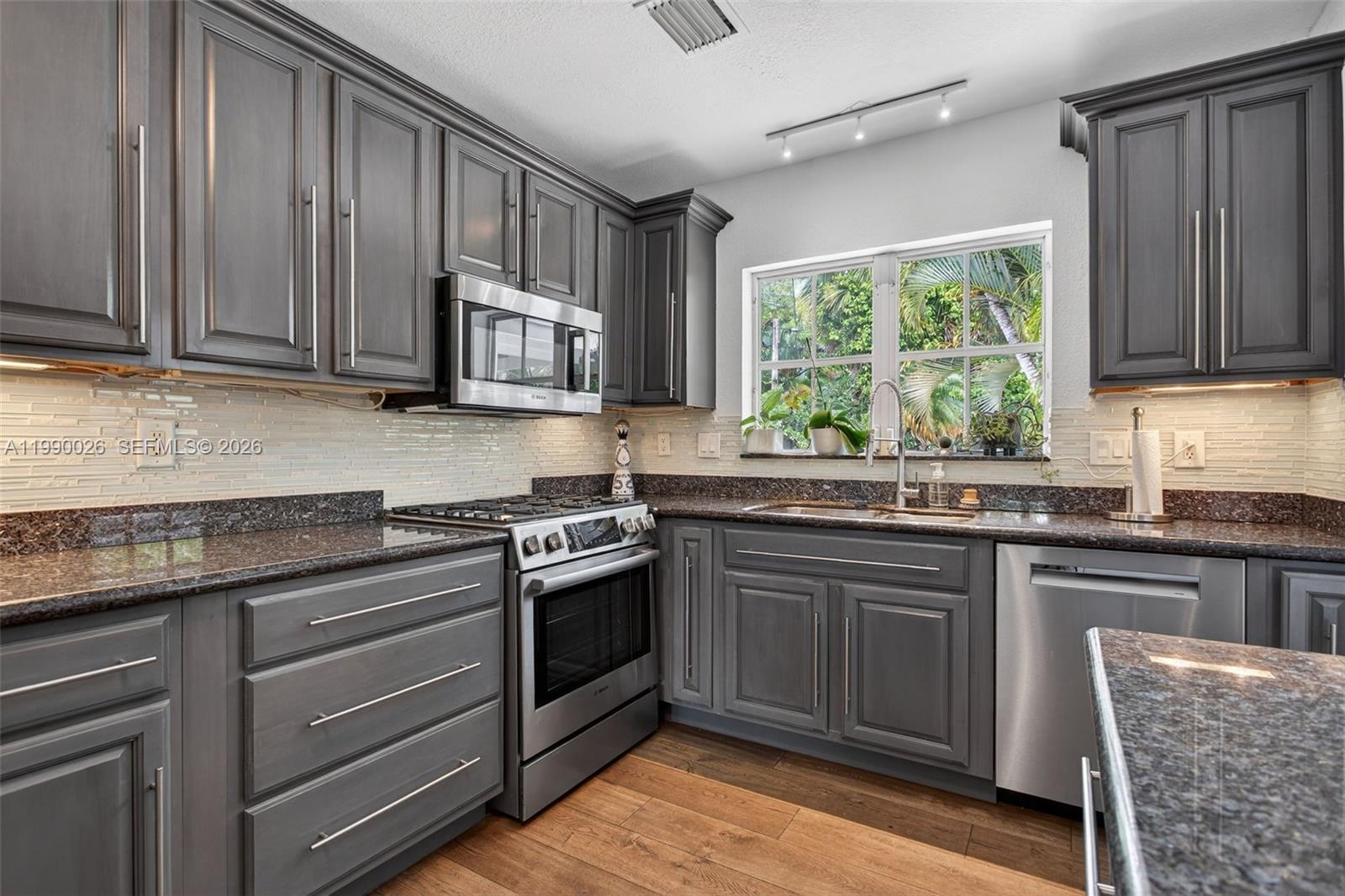 HILLSBORO SHORES SEC - Residential