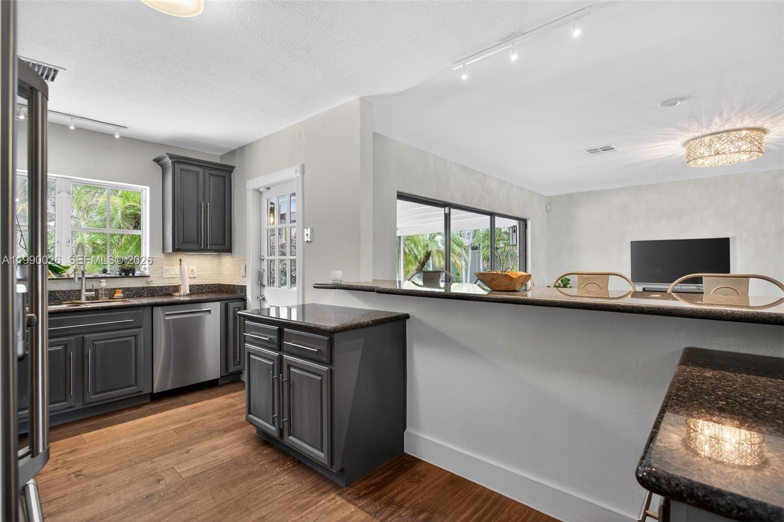 HILLSBORO SHORES SEC - Residential