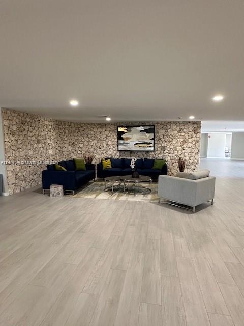 THE HORIZONS CONDO #4 - Residential Lease