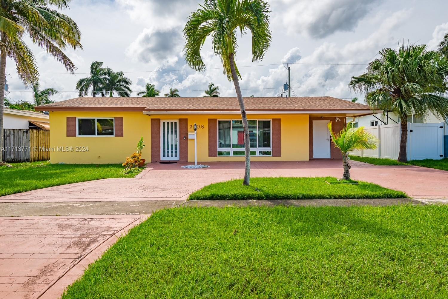 2108 N 14th Ct, Hollywood, Broward County, Florida - 3 Bedrooms  
3 Bathrooms - 