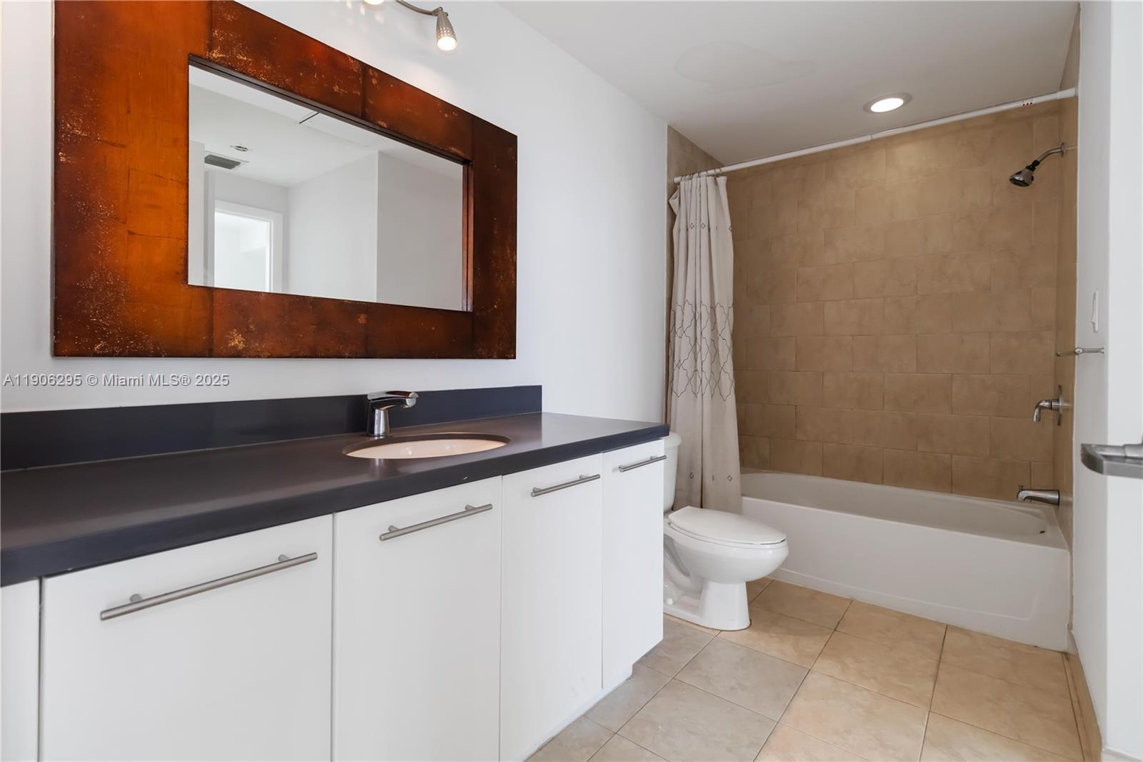 IVY CONDO - Residential Lease