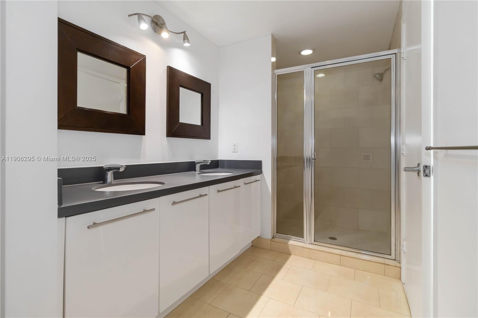 IVY CONDO - Residential Lease