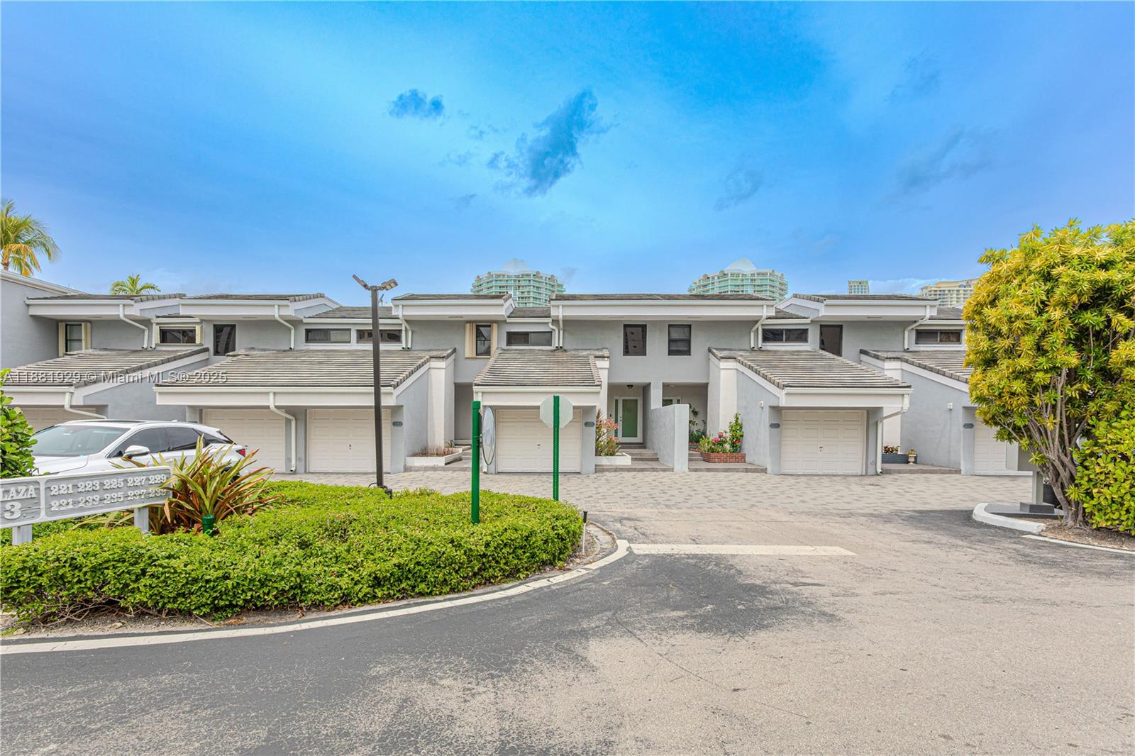 POINCIANA IS YT & RCQ CLU - Residential