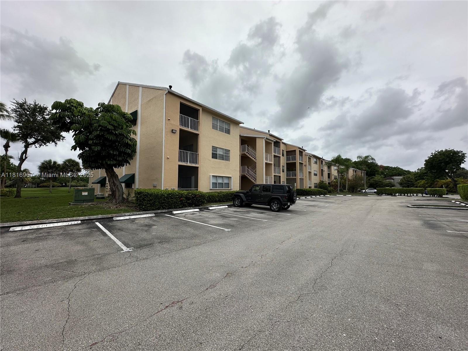 Rental Property at 15330 Sw 106th Ter 919, Miami, Broward County, Florida - Bedrooms: 1 
Bathrooms: 1  - $1,800 MO.