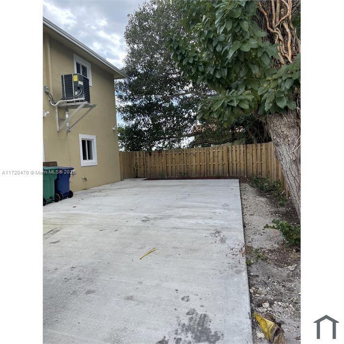 COMM LIBERTY CITY - Residential Income