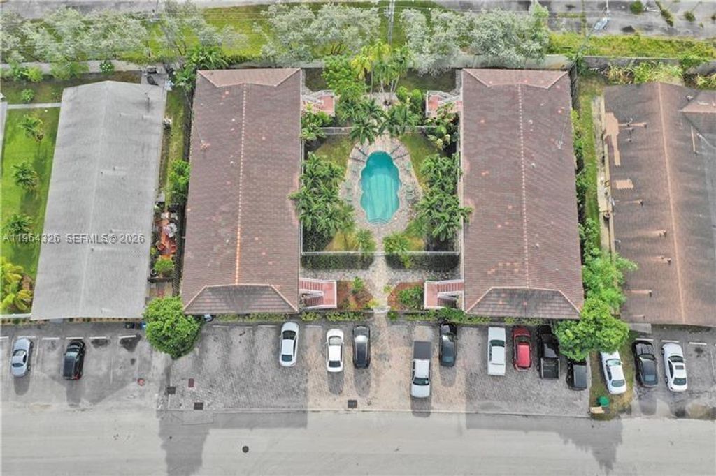 Photo of 1424 Holly Heights Dr #5, Fort Lauderdale, FL 33304 (MLS # A11964326)