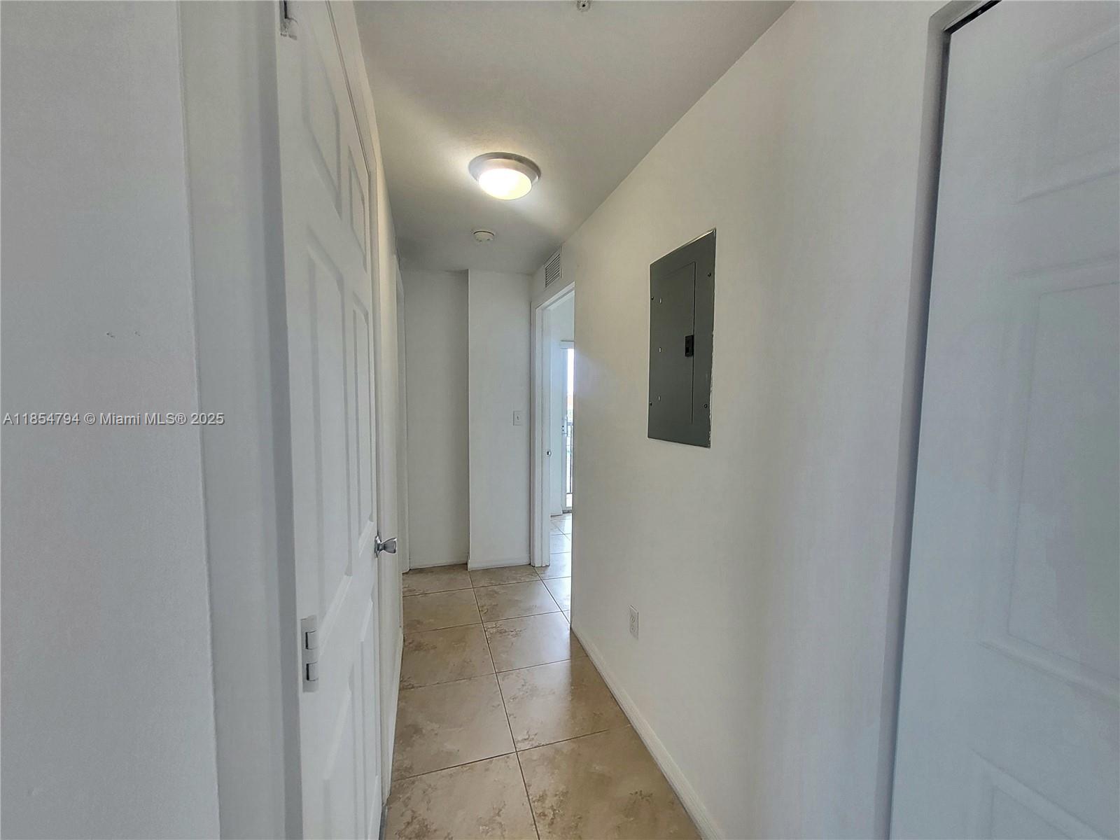 LAWRENCE ESTATE LAND CO - Residential Lease