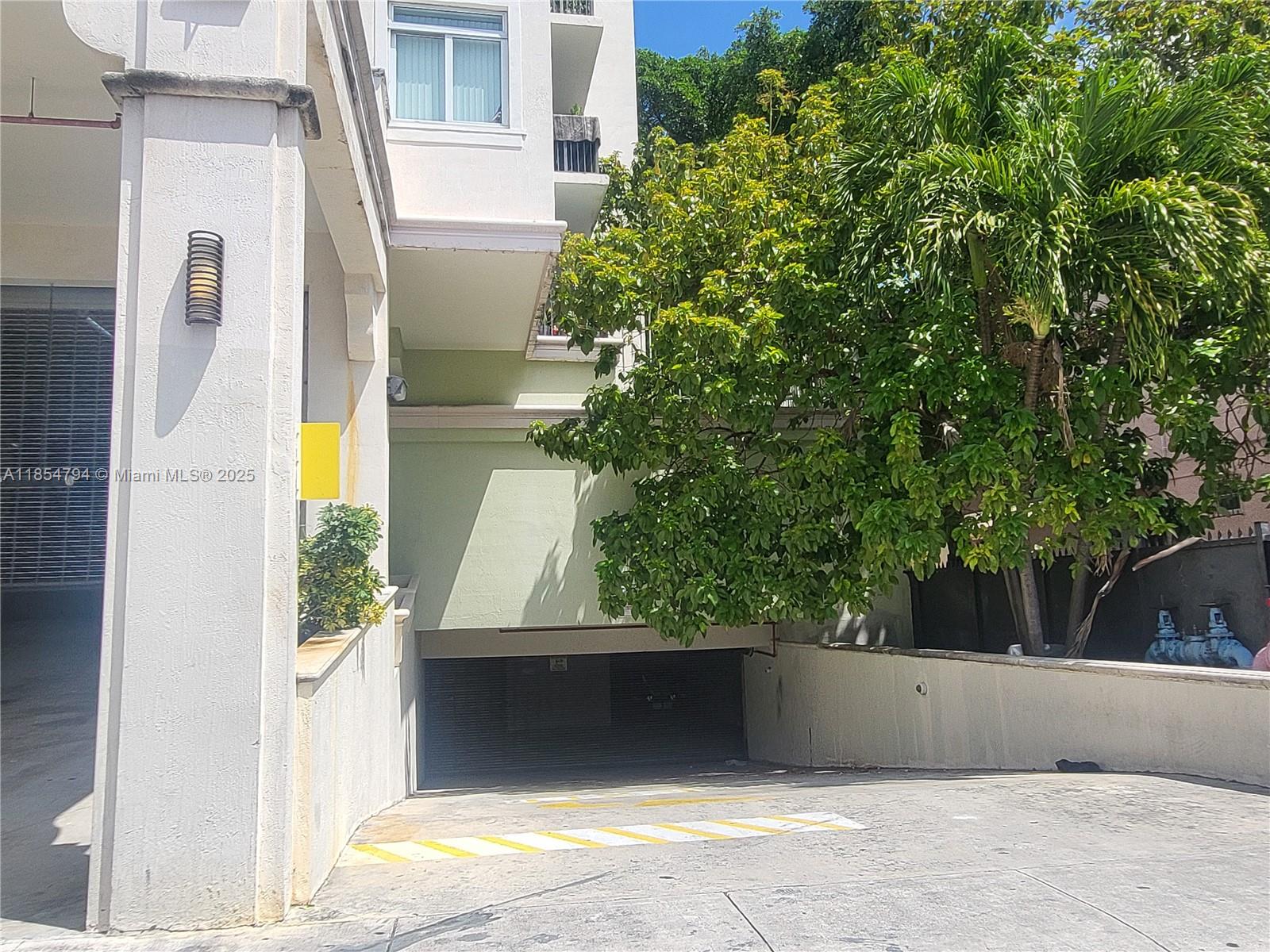 LAWRENCE ESTATE LAND CO - Residential Lease