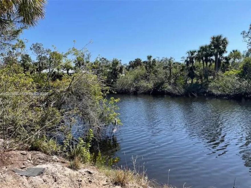 Waterfront Lot. Build your new Dreamhouse here in Port Charlotte on the Canal - This North facing uncleared plot is ~10,000 sq feet and there are new homes being built in the community. Live on the water! Only minutes from great sandy Beaches, tasty Restaurants, Shopping, World famous Fishing, and many Golf courses. Enjoy the Beach bars and Restaurants or get more active Cycling or Walking around trails. Pet friendly area!