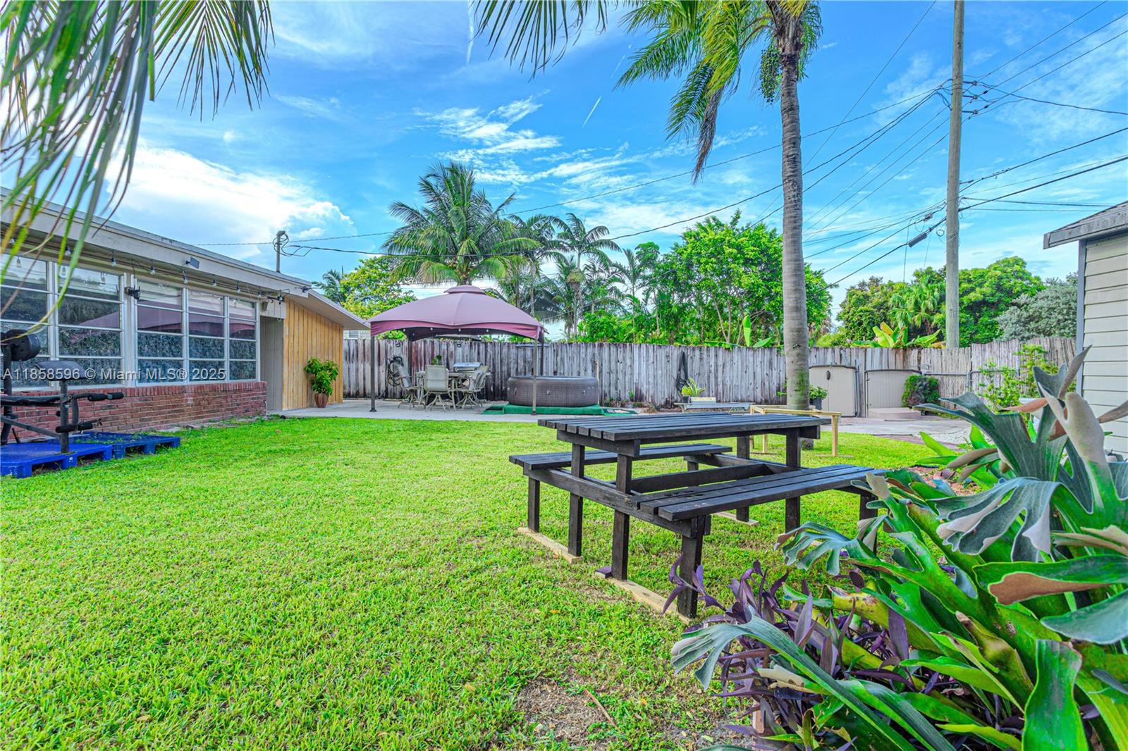 BREEZY MANOR AMENDED - Residential