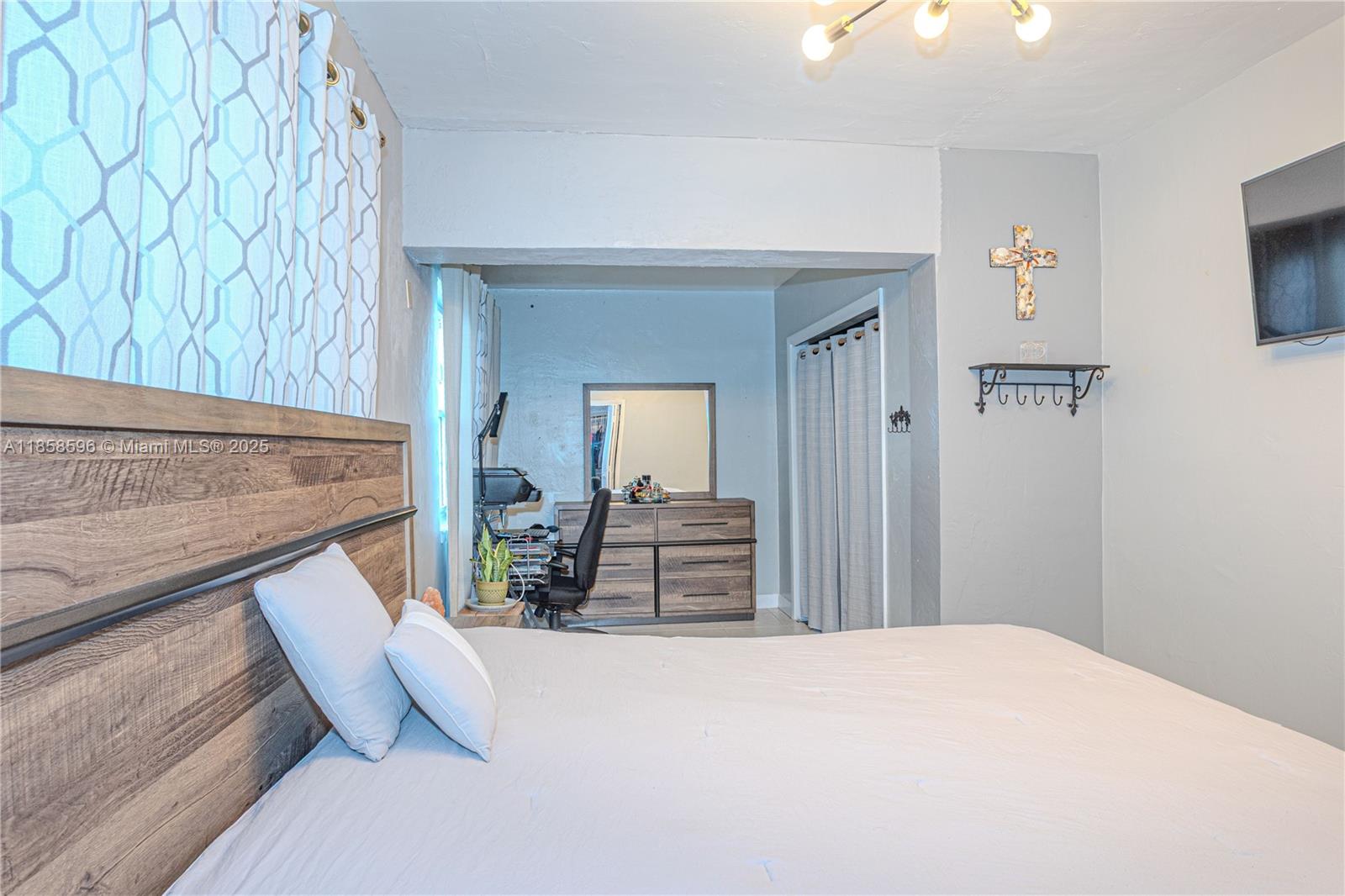 BREEZY MANOR AMENDED - Residential