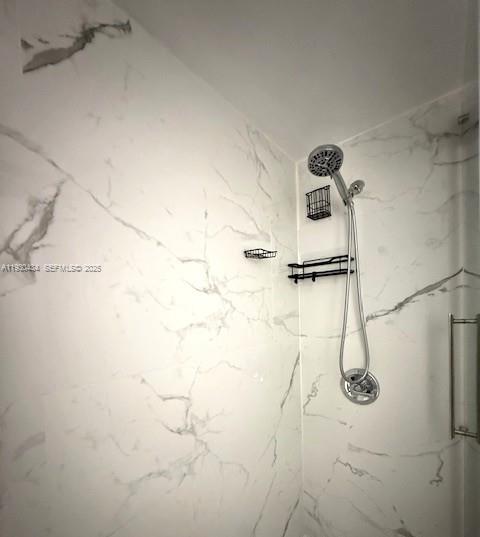 EASTERN SHORES WHITE HOUS - Residential