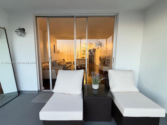 EASTERN SHORES WHITE HOUS - Residential