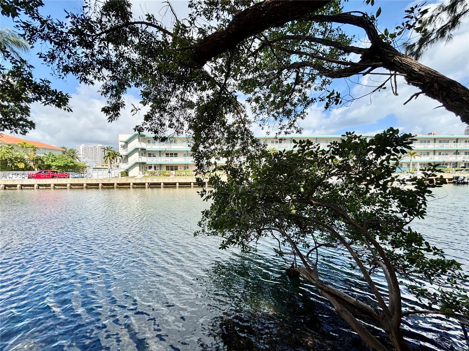 3660 NE 166th St 506