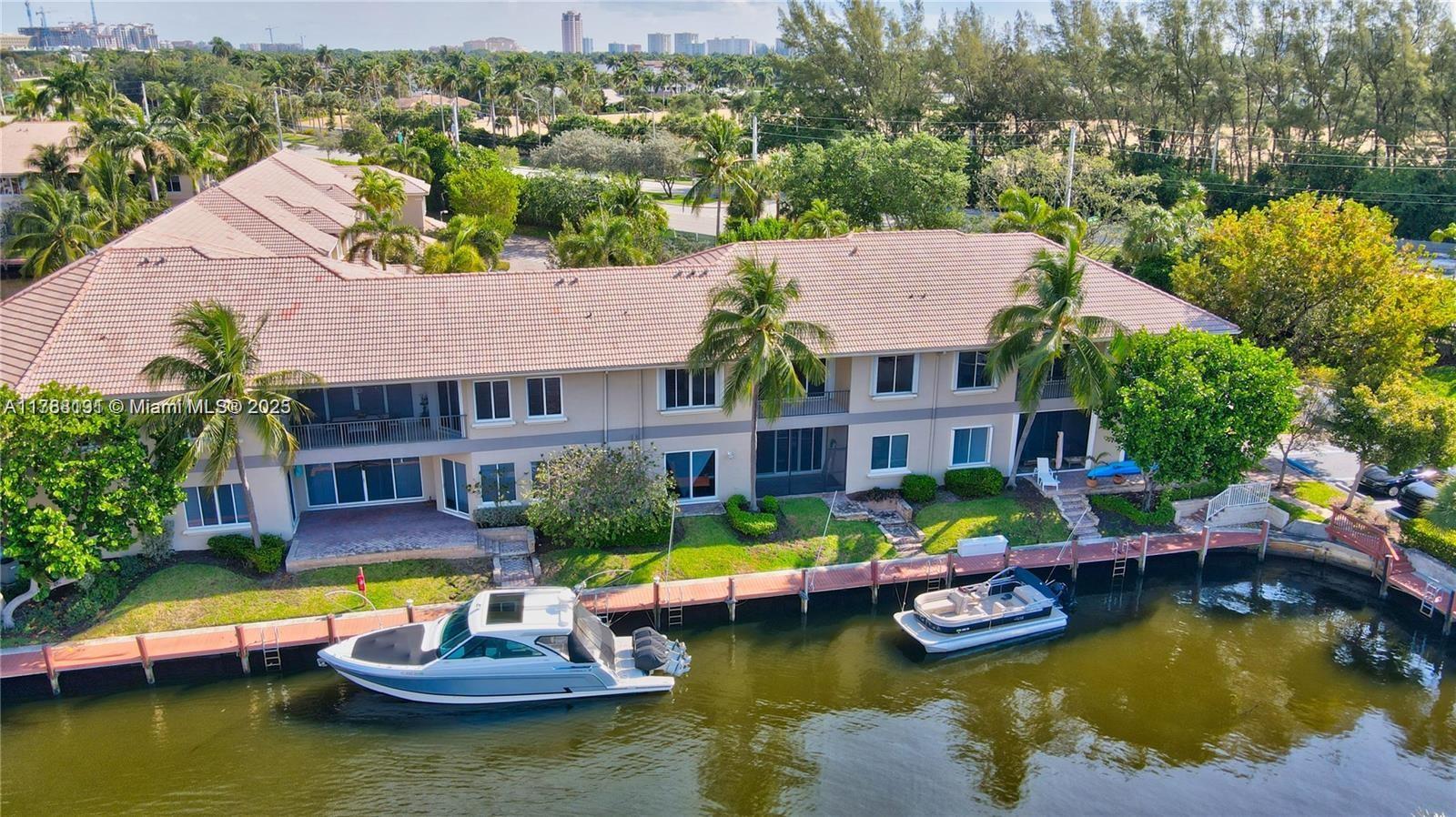 23 Royal Palm Way 16