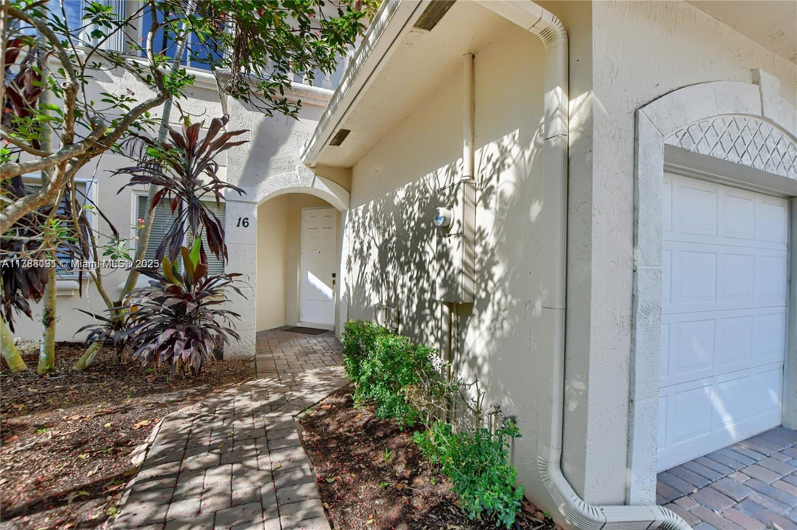 23 Royal Palm Way 16