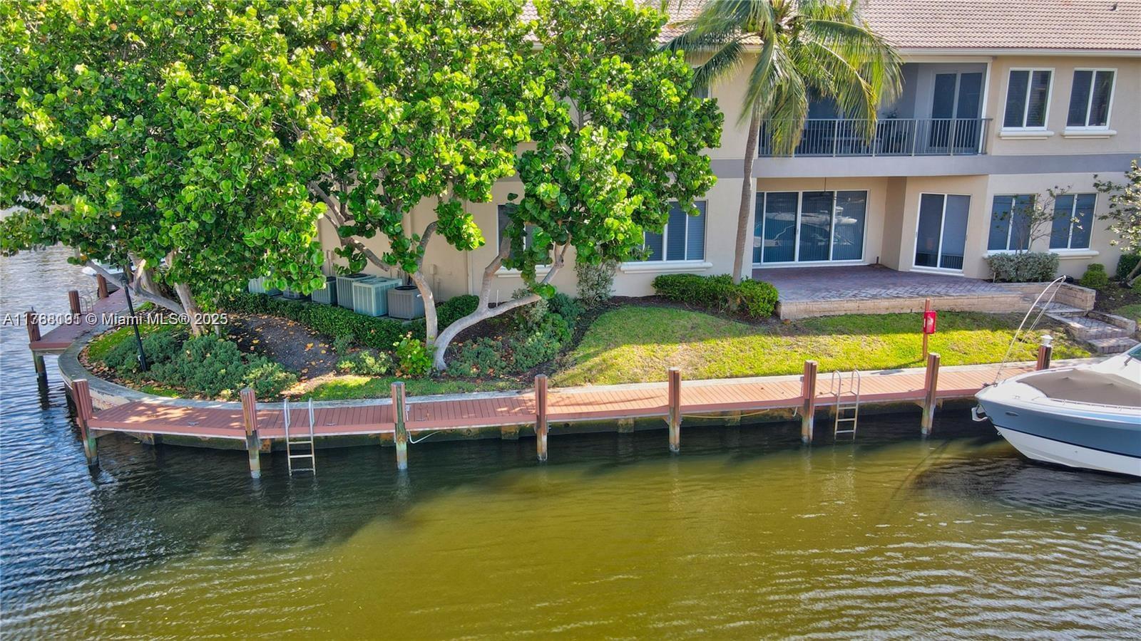 23 Royal Palm Way 16