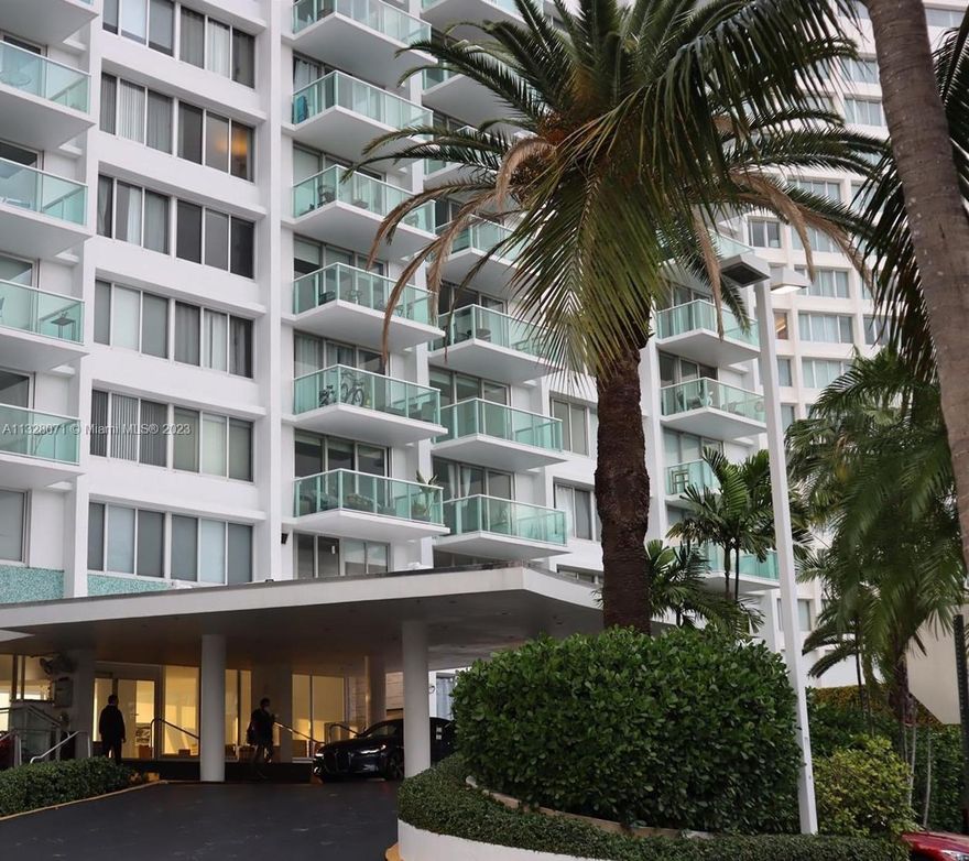 Nice oversize Studio in South Beach at Mirador Condominium with Tile Floor through entire unit, hurricane impact windows, beautiful views of the Bay from the Swimming pool
area , jacuzzi , convenient store, state of the art Gym , sauna , Whole Food Market across the street, walking distance to restaurants, Lincoln Road, night life and 0.6 miles from the
Beach.