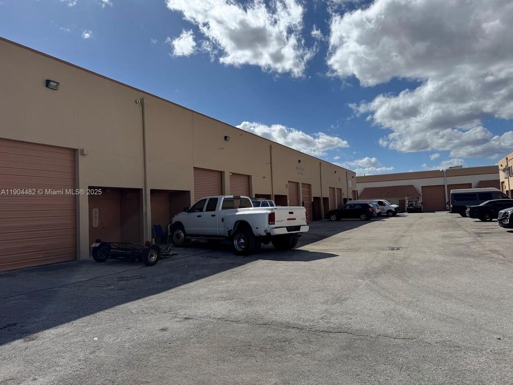 Photo of 2450 W 82nd St #302, Hialeah, FL 33016 (MLS # A11904482)