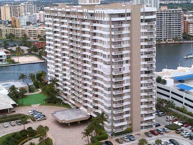 Photo 8 of 43 of listing 60a5dac2-d371-413b-86ad-f55e4f0287aa condo