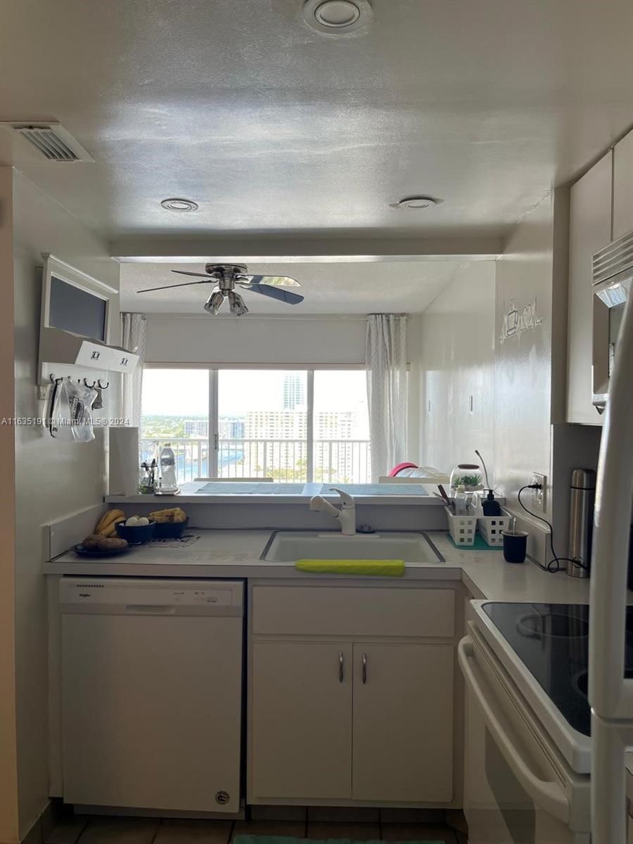 Photo 22 of 43 of listing 60a5dac2-d371-413b-86ad-f55e4f0287aa condo