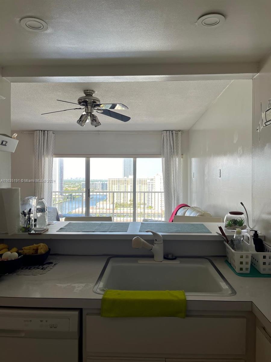 Photo 37 of 43 of listing 60a5dac2-d371-413b-86ad-f55e4f0287aa condo
