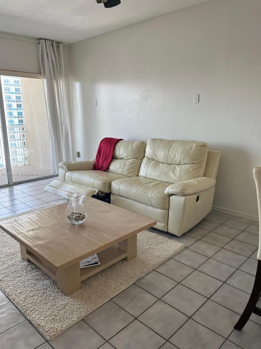Photo 15 of 43 of listing 60a5dac2-d371-413b-86ad-f55e4f0287aa condo