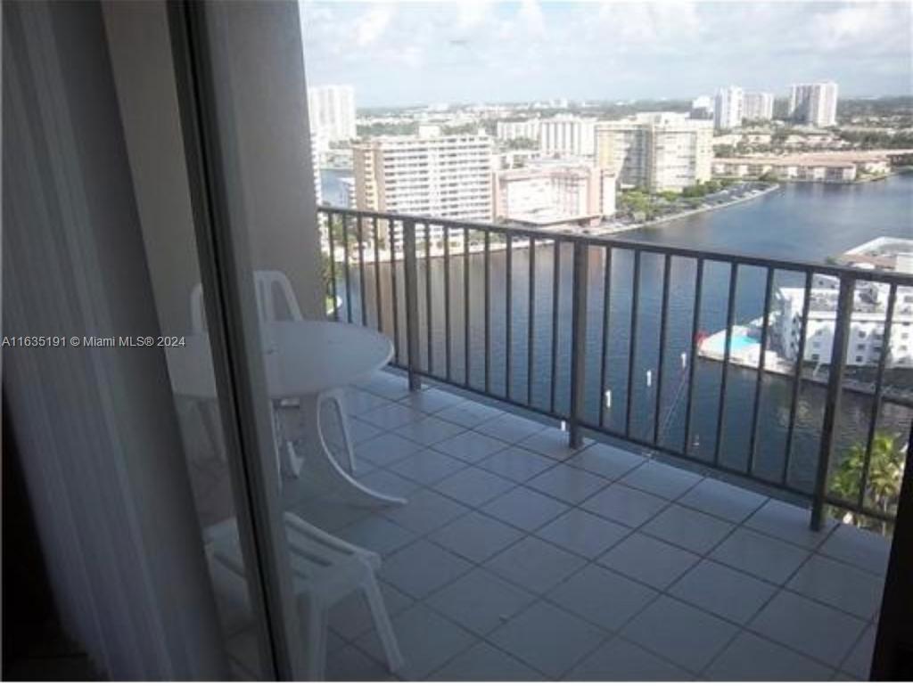 Photo 9 of 43 of listing 60a5dac2-d371-413b-86ad-f55e4f0287aa condo