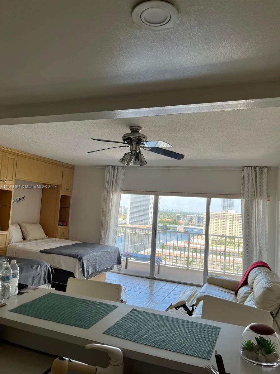Photo 14 of 43 of listing 60a5dac2-d371-413b-86ad-f55e4f0287aa condo
