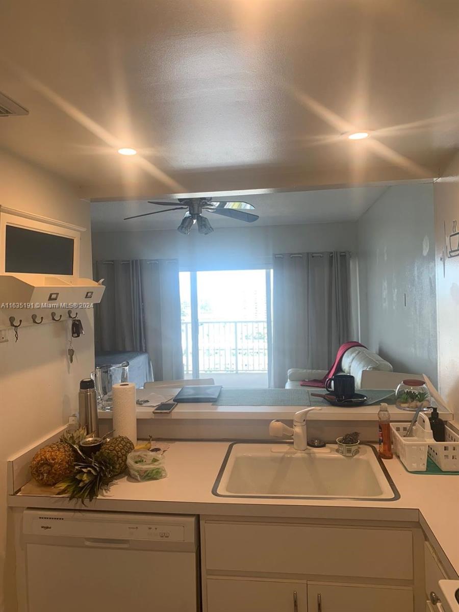 Photo 17 of 43 of listing 60a5dac2-d371-413b-86ad-f55e4f0287aa condo