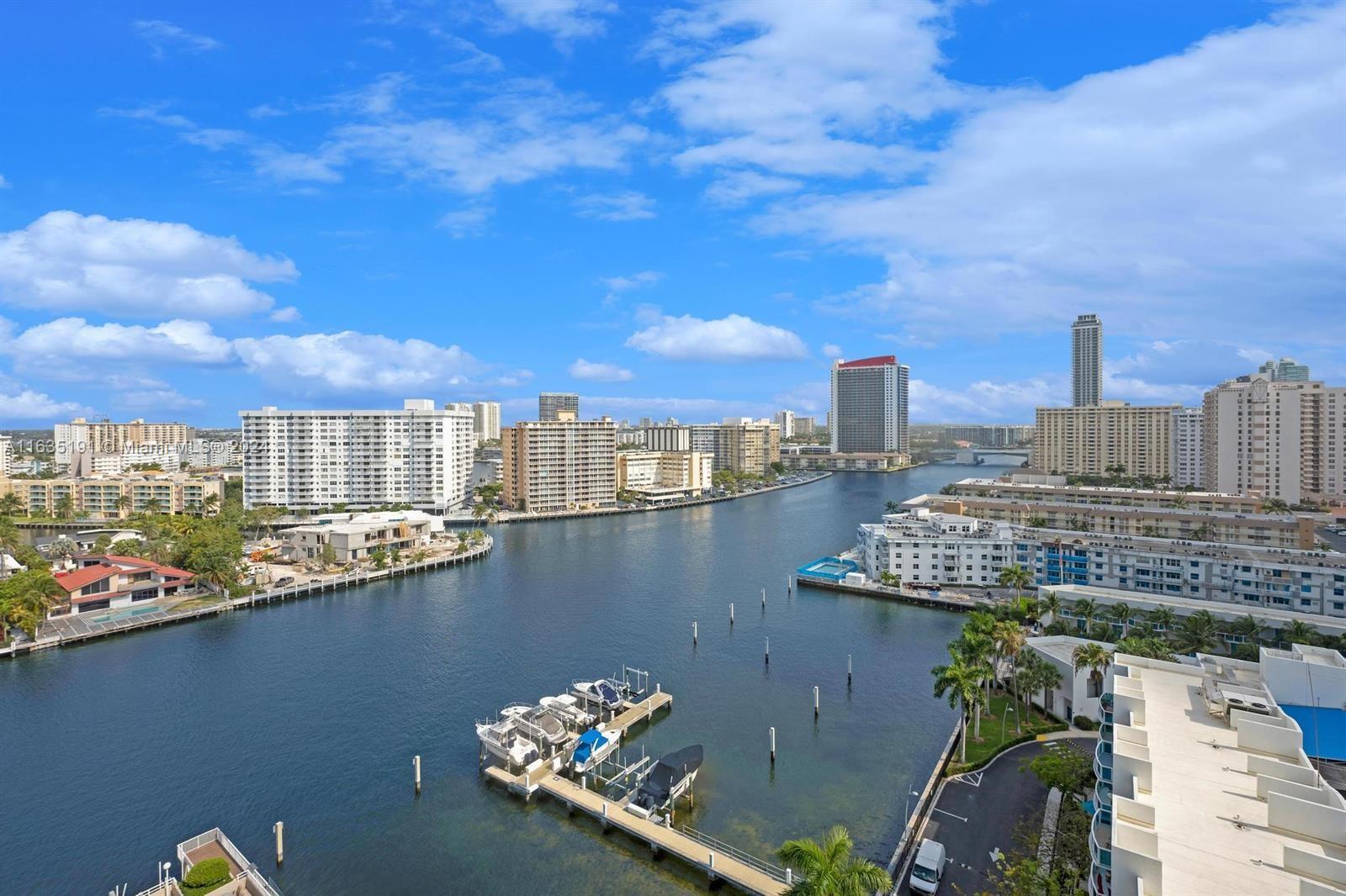 Photo 5 of 43 of listing 60a5dac2-d371-413b-86ad-f55e4f0287aa condo