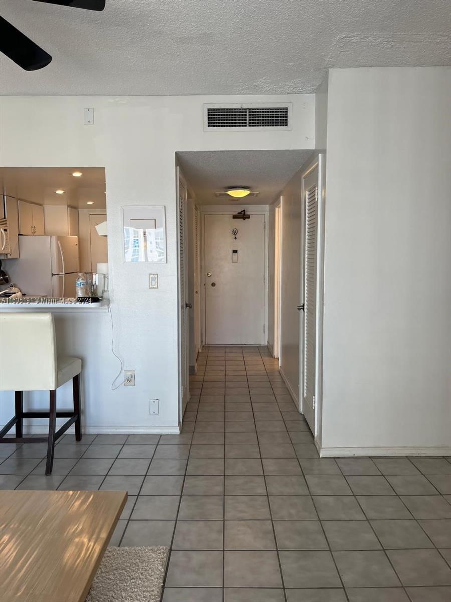 Photo 12 of 43 of listing 60a5dac2-d371-413b-86ad-f55e4f0287aa condo