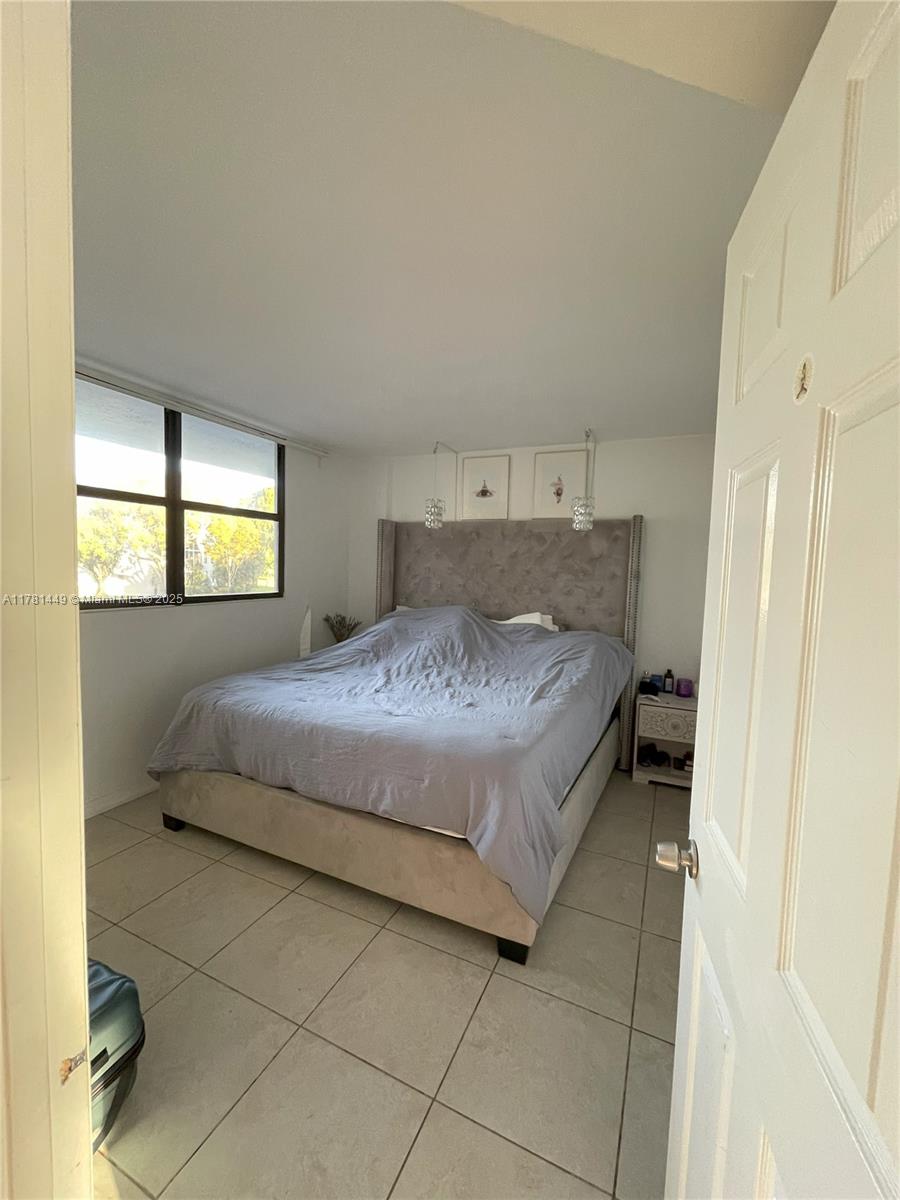 ROYAL PARK CONDO - Residential