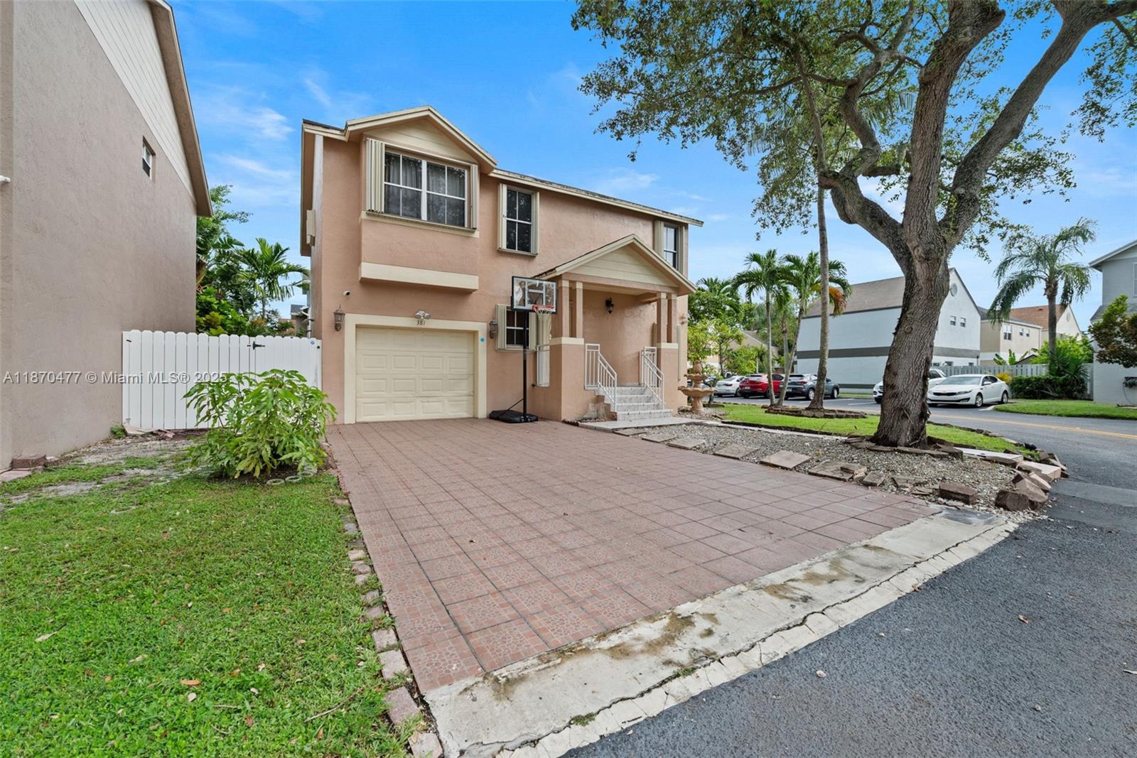 CORAL LAKES - Residential