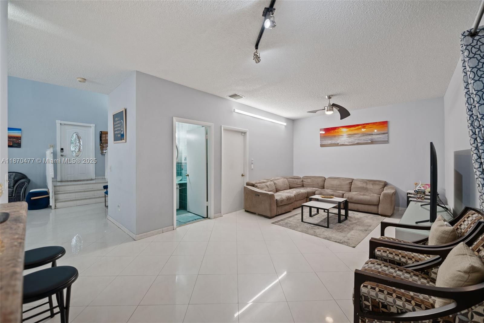 CORAL LAKES - Residential