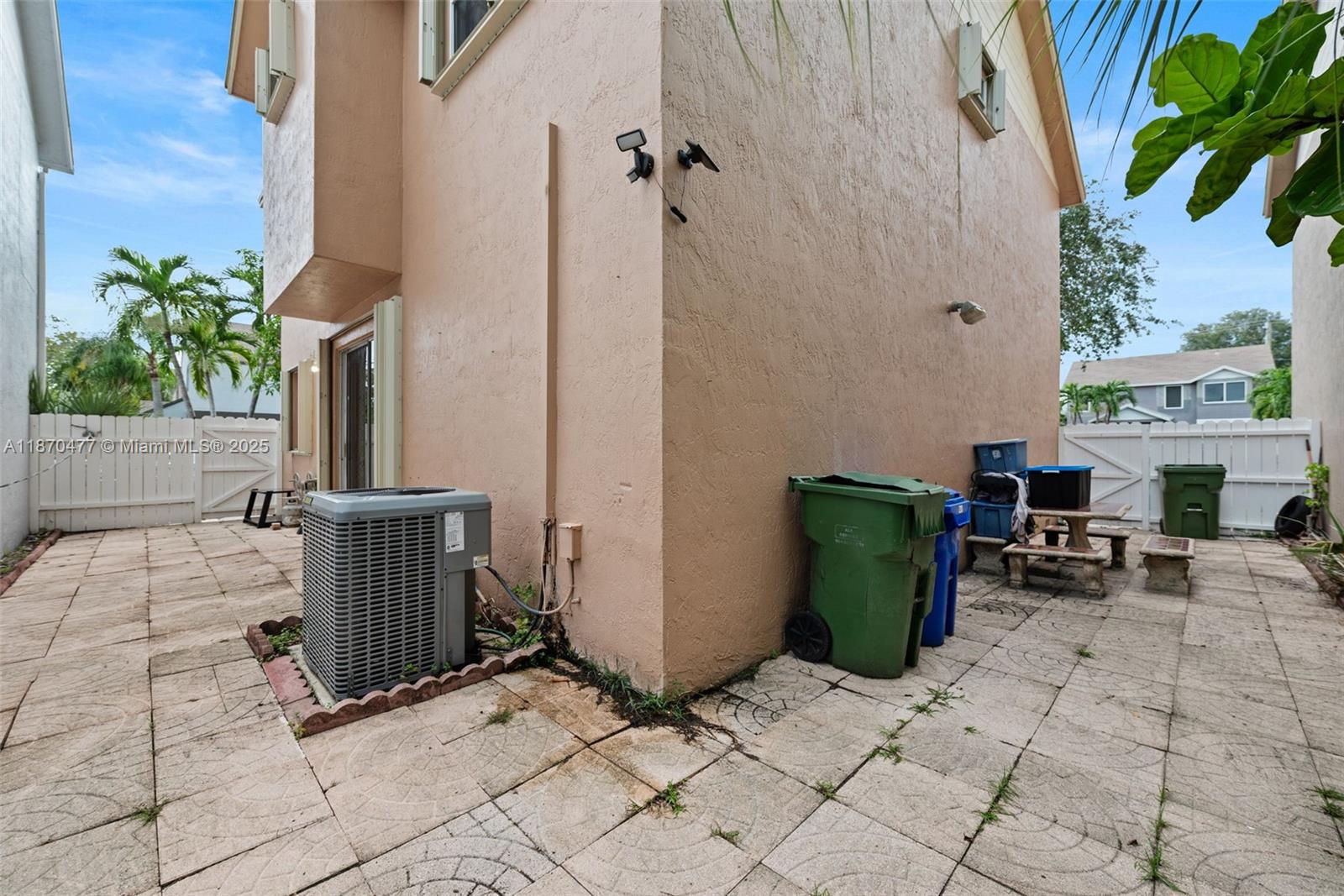 CORAL LAKES - Residential