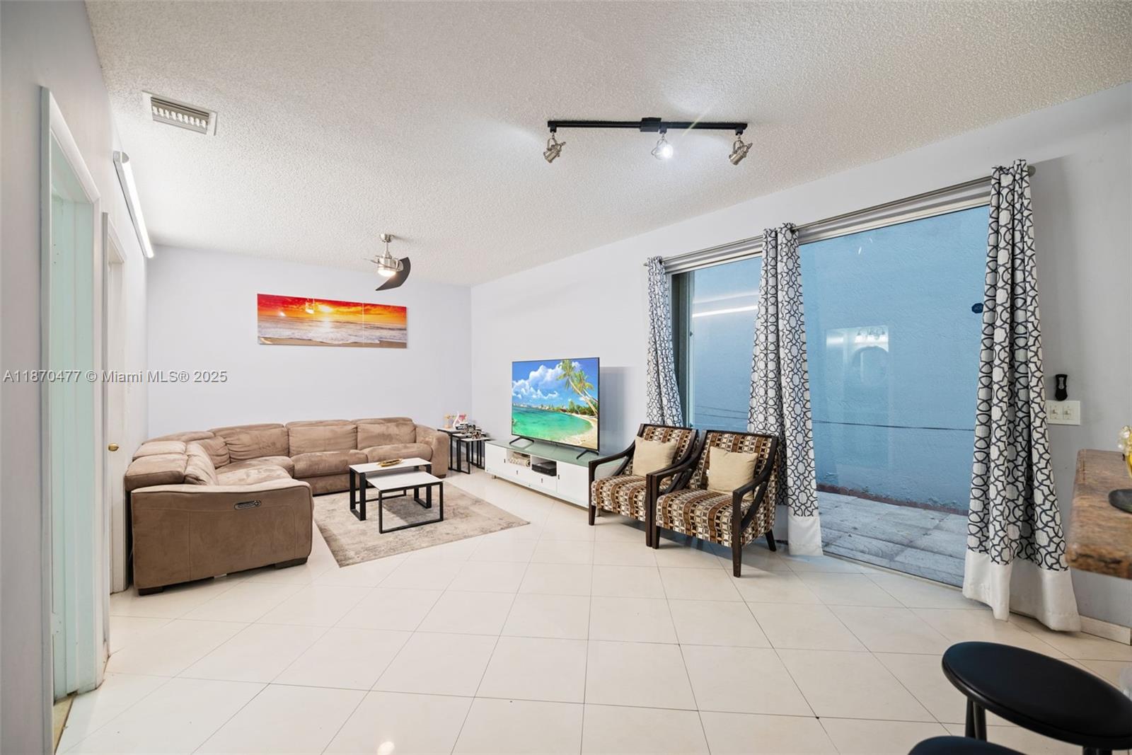 CORAL LAKES - Residential